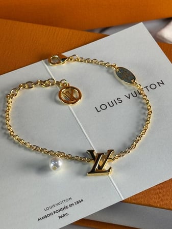 إسوارة LOUIS VUITTON معدن ذهبي
