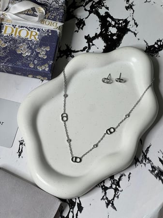 سلسال Dior معدن فضي