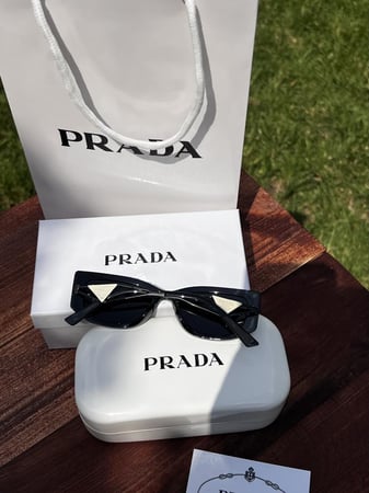 نظارة PRADA أسود