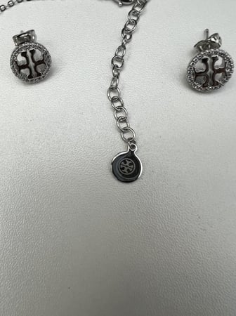 سلسال مع حلق TORY BURCH معدن فضي بفصوص كريستال زركون