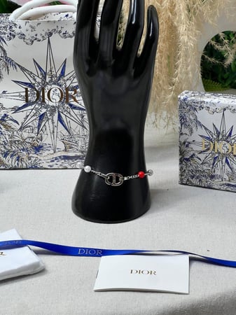 إسوارة Christian Dior فضي