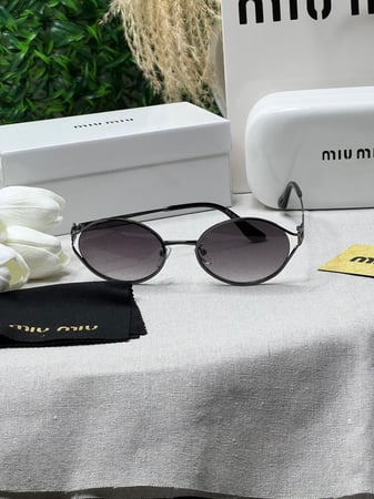 نظارة MIU MIU