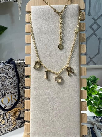 سلسال Dior معدن ذهبي
