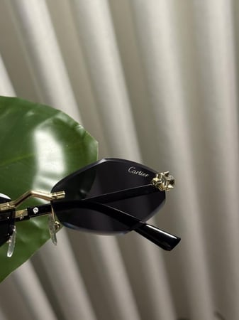 نظارة Cartier اطار ذهبي - عدسة اسود