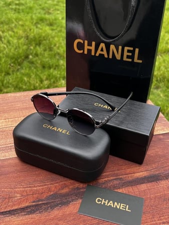 نظارة CHANEL - أسود