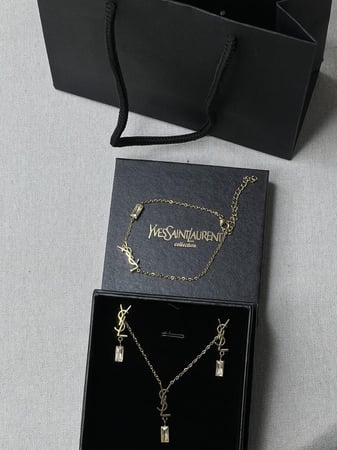 طقم سان لوران ذهبي