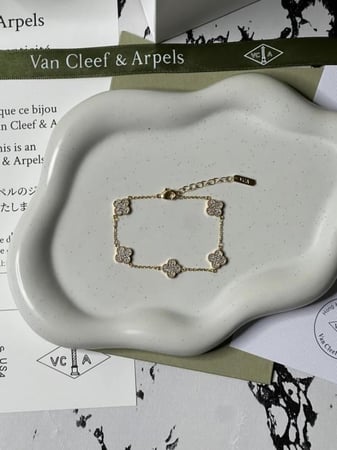 إسوارة Van cleef ذهبي -كرستالات