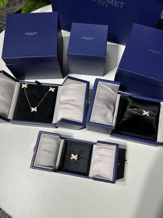 طقم شومية ذهبي ابيض