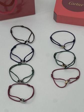 أسوارة carter خيط ملون