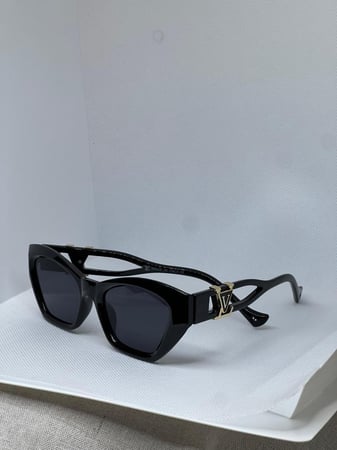 نظارة LOUIS VUITTON