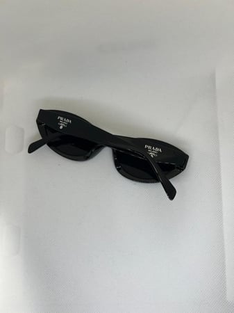 نظارة PRADA المشهورة