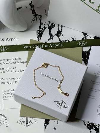 إسوارة Van cleef ذهبي _ كرستالات