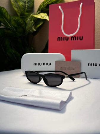 نظارة miu miu إطار أسود - عدسة أسود