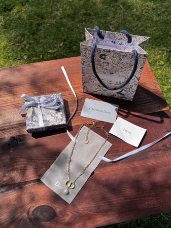 سلسال Dior ذهبي لؤلؤة
