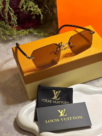 نظارة LOUIS VUITTON بني