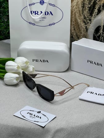 نظارة PRADA  أطار ذهبي -وردي