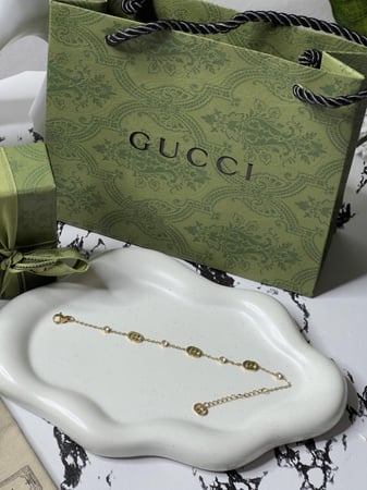 اسوارة GUCCI معدن ذهبي