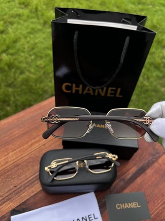 نظارة CHANEL اطار بني غامق - عدسة بني مدرج