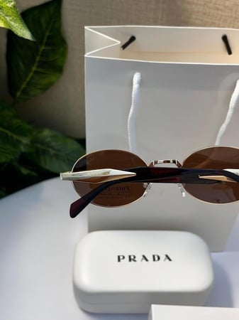 نظارة prada- ملون