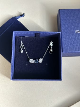 سلسال سوارفيسكي فضي كريستالة زرقاء