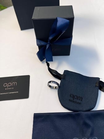 خاتم apm اسود