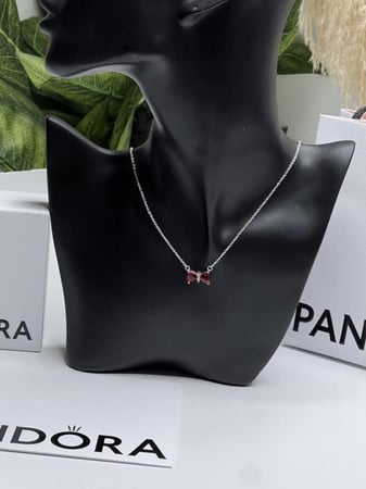 سلسال باندورا PANDORA كريستالة حمراء