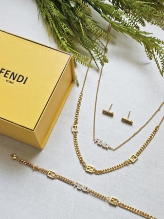 طقم FENDI معدن ذهبي