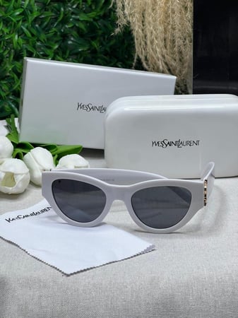 نظارة - سان لوران إطار أبيض عدسة اسود