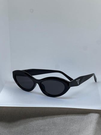 نظارة PRADA المشهورة