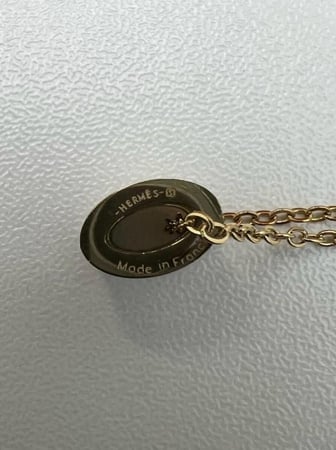 سلسال hermes مع حلق ذهبي - ابيض