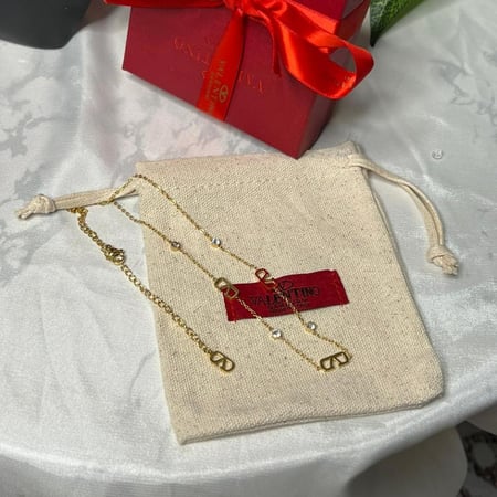 سلسال مع حلق VALENTINO فصوص
