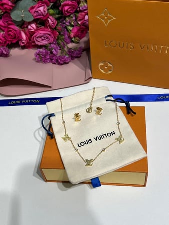 سلسال LOUIS VUITTON ذهبي
