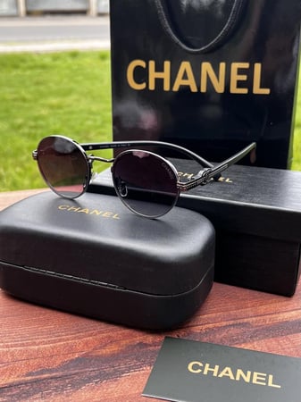 نظارة CHANEL - أسود