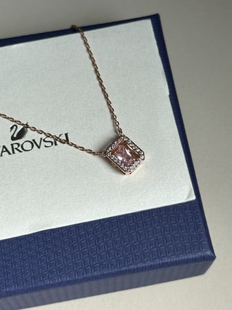 سلسال سوارفيسكي قولد روز