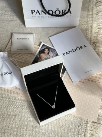 سلسال باندورا PANDORA فضي كرستالة أبيض