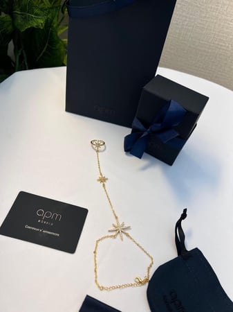 أسوار كف يد مع خاتم apm ذهبي