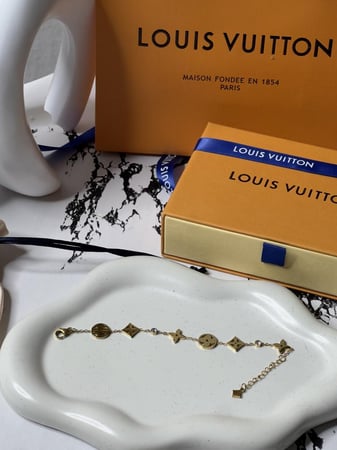 إسوارة LOUIS VUITTON معدن ذهبي