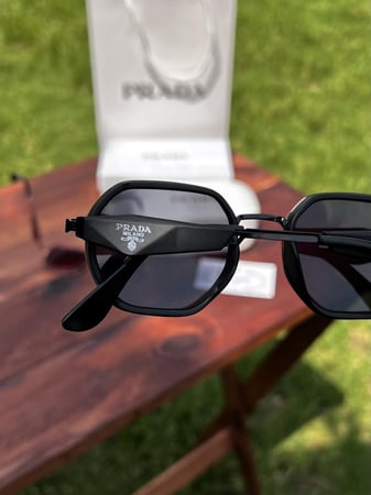 نظارة PRADA لونين
