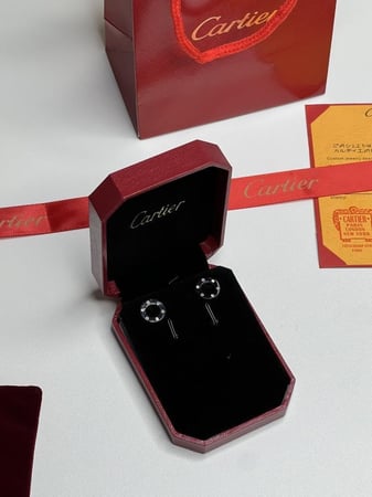 حلق كارتيه فضي