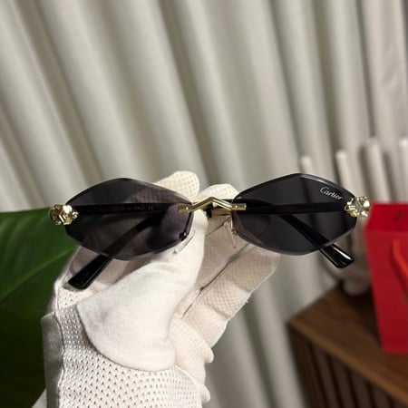 نظارة Cartier اطار ذهبي - عدسة أسود