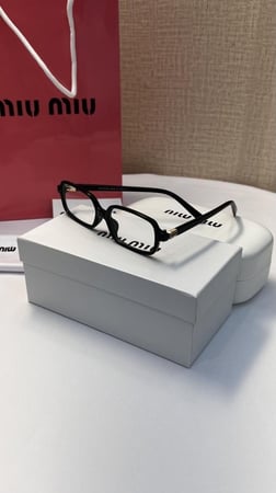 نظارة miu miu أطار أسود - عدسة شفافة