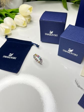 خاتم سوارفيسكي .