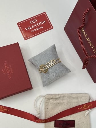 اسوارة مع خاتم ذهبي VALENTINO