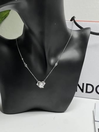 سلسال باندورا PANDORA فضي كرستالة ابيض