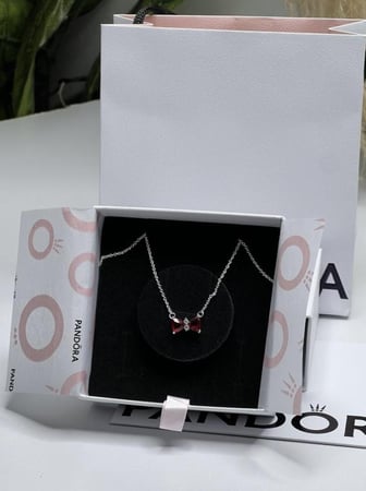 سلسال باندورا PANDORA كريستالة حمراء