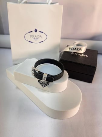 إسوارة Prada ملون