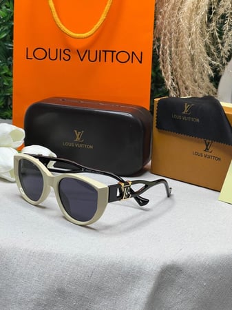 نظارة LOUIS VUITTON