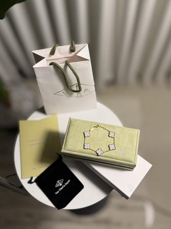 إسوارة Van cleef ذهبي - فيروزي مخطط