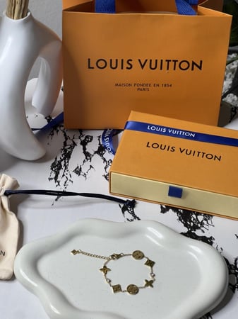 إسوارة LOUIS VUITTON معدن ذهبي