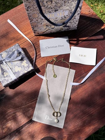 سلسال Dior ذهبي لؤلؤة